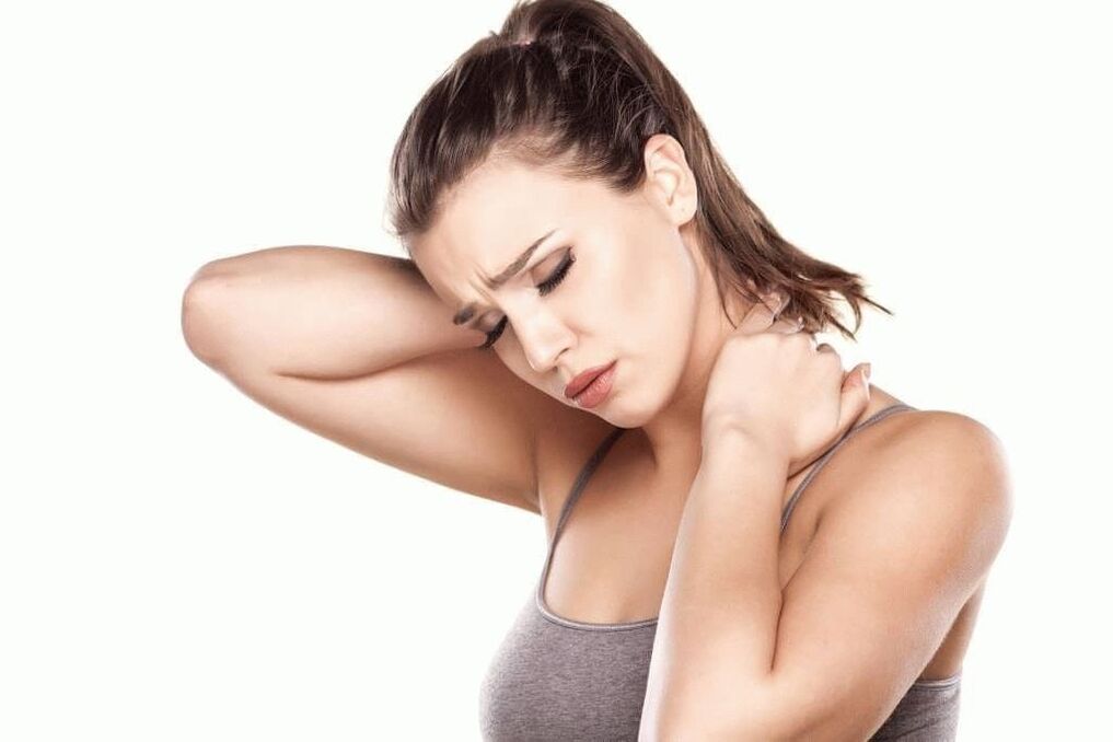 Dolor intenso en el cuello y los omóplatos debido a la osteocondrosis cervical.